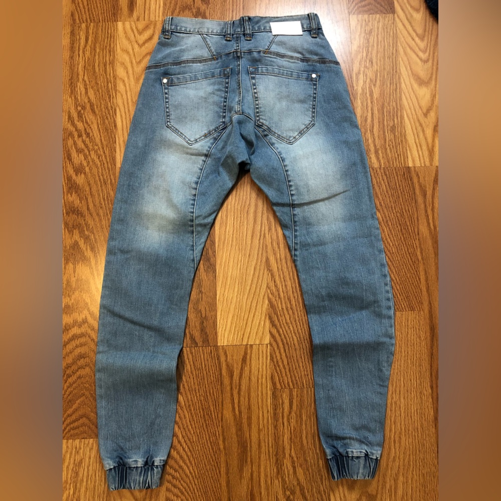 Tapered Light Wash Jeans - Picture 2 of 2